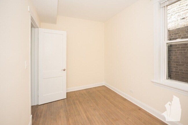 Foto del edificio - 2814 N Troy St