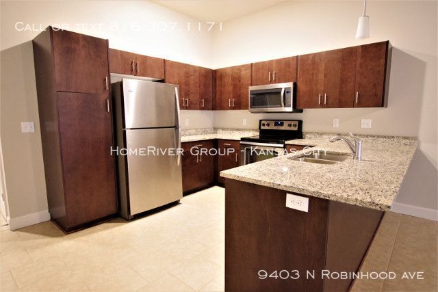 Building Photo - 9403 N Robinhood Ave