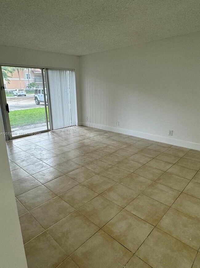 Foto del edificio - 8801 Wiles Rd