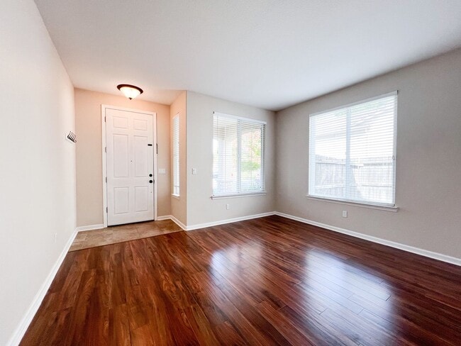 Building Photo - West Sacramento Gem with 3 Bedrooms & 2 Ba...