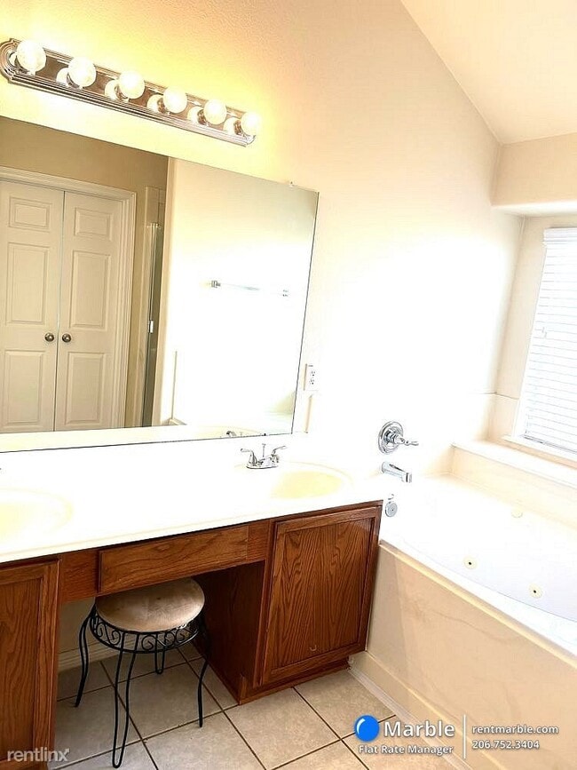 Building Photo - 4 br, 2 bath House - 7913 Emerald Oak Dr