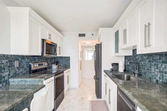 Foto del edificio - 9341 Collins Ave