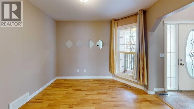 Building Photo - 9301 Lakeland Dr