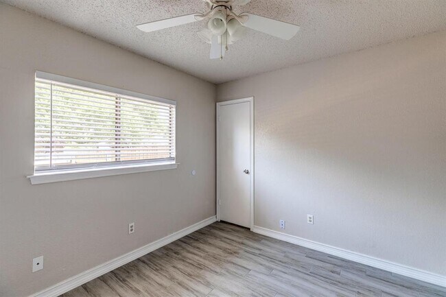 Building Photo - 3401 Larkspur Way