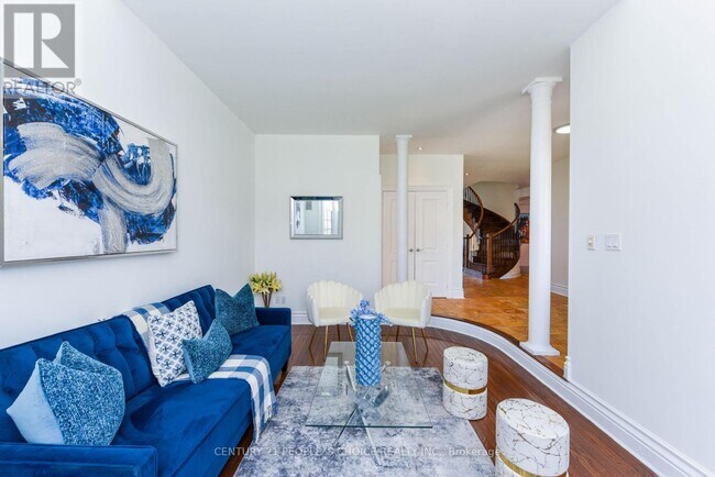 Building Photo - 2372 Parkglen Ave