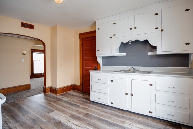 Building Photo - 33 W Main St