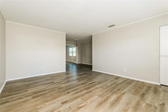 Foto del edificio - 5801 Abercorn Dr