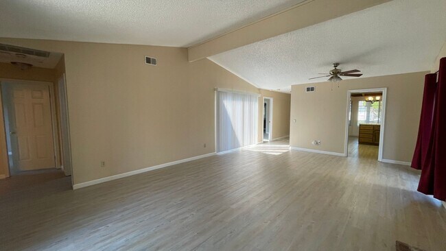 Foto del edificio - 228 Puddingstone Rd