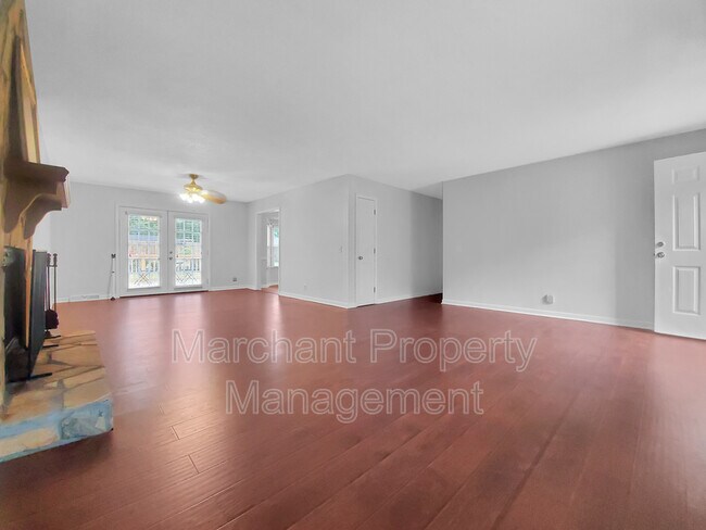 Foto del edificio - 105 Blakely Dr