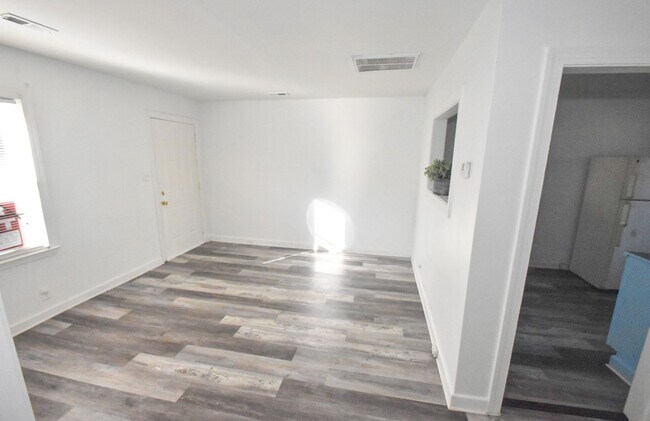 Building Photo - 2120 Kennesaw Dr