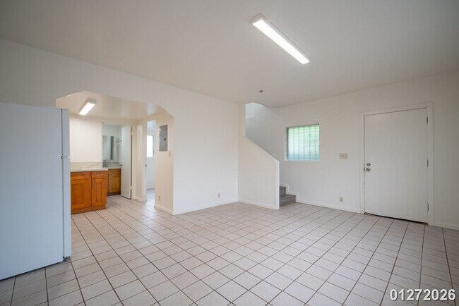 Foto del edificio - $2,200 /  2 Bed/ 1 Bath Spacious Duplex Centrally Located in Pearl City (Waiawa)
