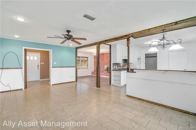 Building Photo - 4 br, 3 bath House - 3301 Sandra Dr.