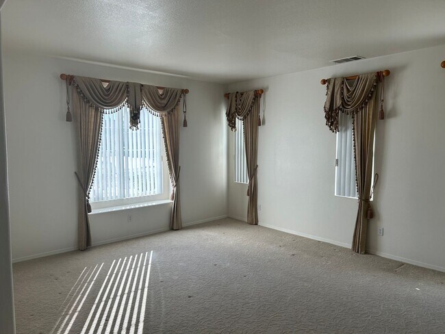 Foto del edificio - Solar Panels- Rancho Bellagio HOME 4 Bedro...