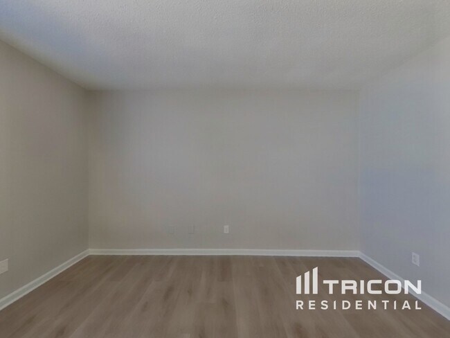 Building Photo - 210 Glen Rose Cir