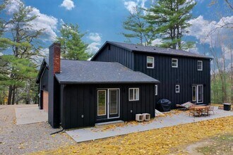 Building Photo - 11833 Overlook Dr