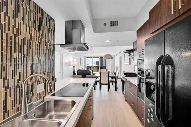 Building Photo - 1850 S Ocean Dr