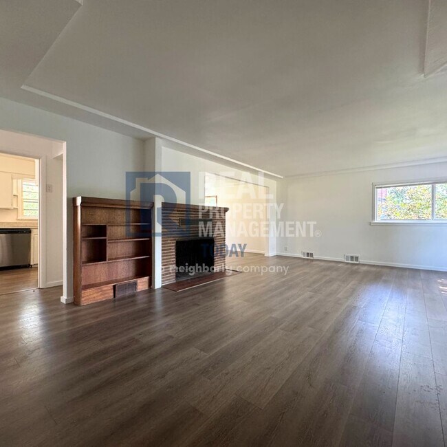 Foto del edificio - 2021 E 72nd St