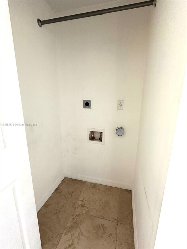 Foto del edificio - 435 SW 12th Ave