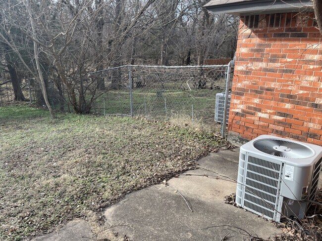 Building Photo - 8910 Oak Valley Dr