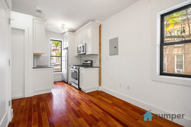 Foto del edificio - 341 Madison St