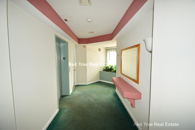 Building Photo - 175 Beacon St