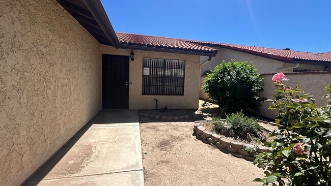 Building Photo - Beautiful East Lancaster Planned Unit Deve...