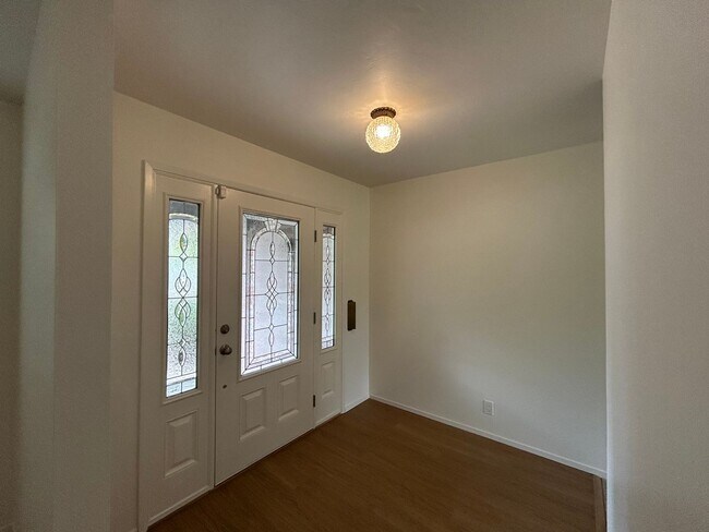Foto del edificio - 7588 Oak Leaf Dr
