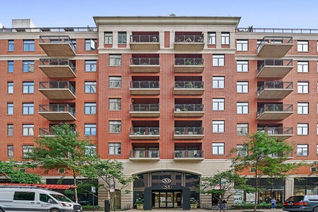 Building Photo - 33 W Huron St