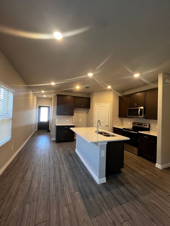 Foto del edificio - 3305 Sedge Grass Dr