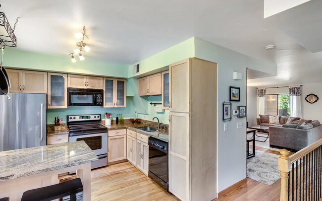 Building Photo - 3050 W 32nd Ave