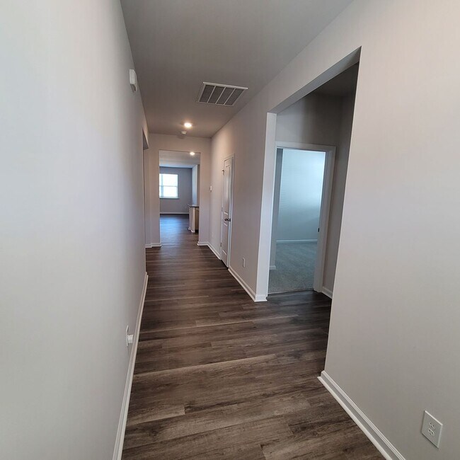 Foto del edificio - Brand New 4 bedroom, 2 bathroom house located in the desirable Brunswick Forest community in Leland