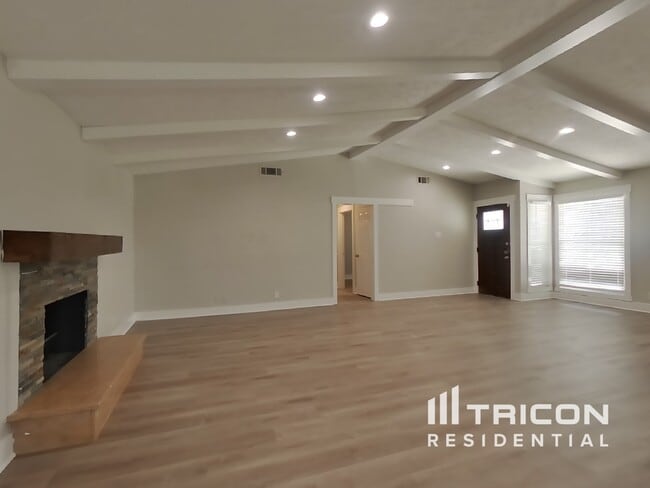 Foto del edificio - 9330 Highmeadow Dr