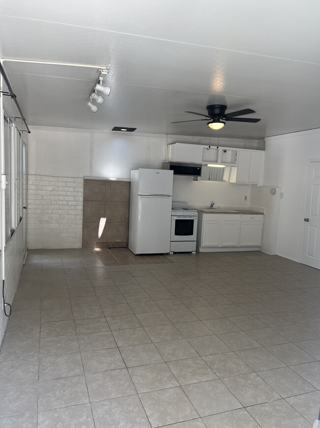 Building Photo - 5805 Palm Ave