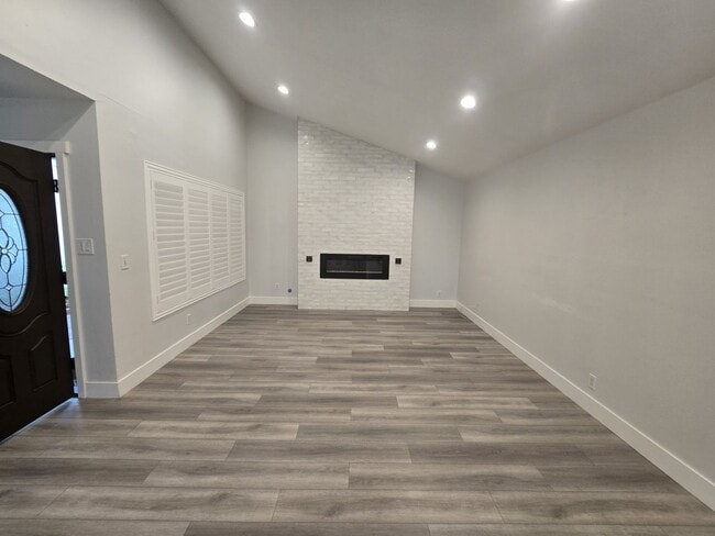 Building Photo - Beautiful Rental in Fountain Valley