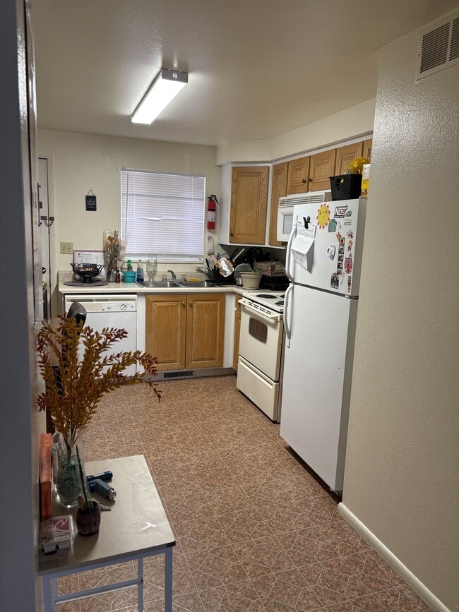 Building Photo - 1748 S 500 E