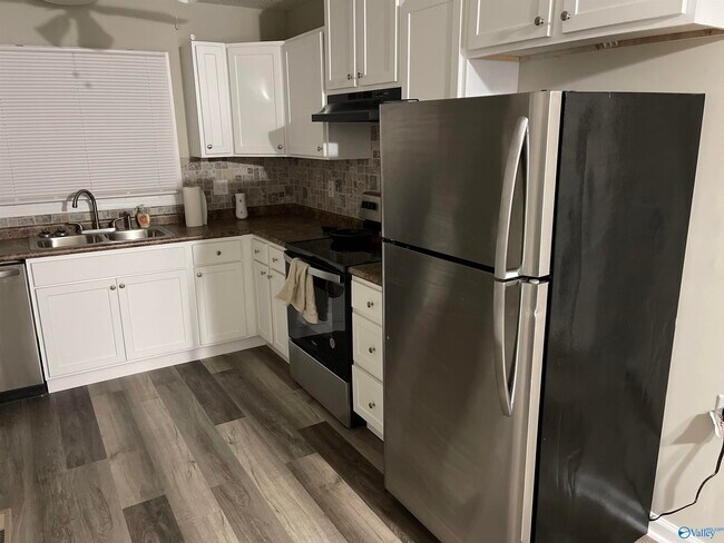 Foto del edificio - 4503 NW Kenwood Dr
