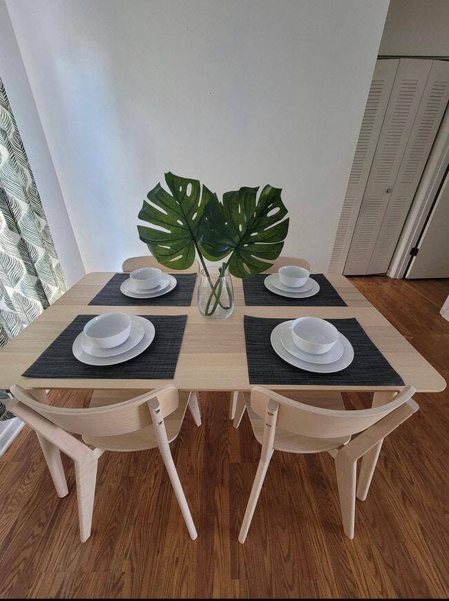 Building Photo - 2564 Woodgate Blvd