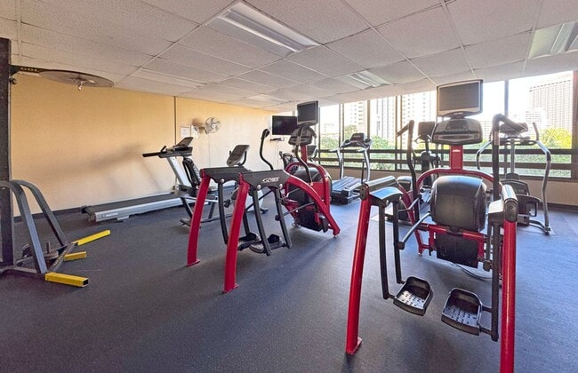 Building Photo - 411 Hobron Ln