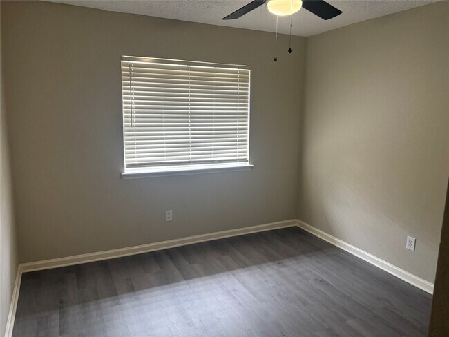 Foto del edificio - 5650 Birchmont Dr