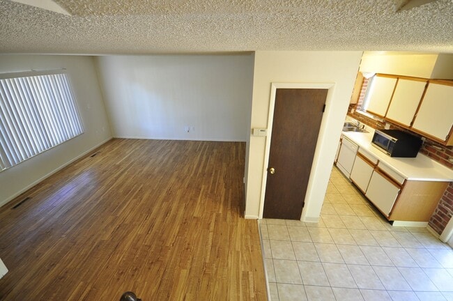 Building Photo - Close to CSU! 3 Bed Home with Fenced Yard & Garage
