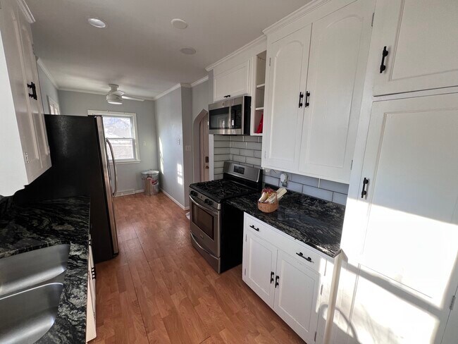 Cocina renovada - 4536 Park Ave