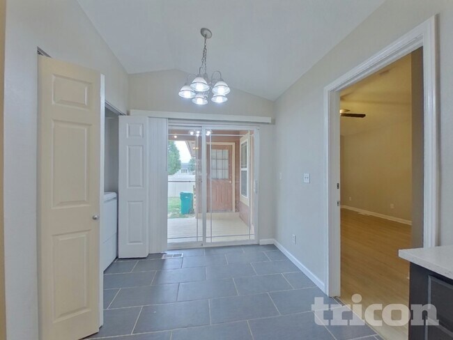 Foto del edificio - 4200 Laurel Dr