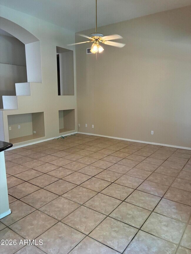 Foto del edificio - 3170 W Drake St