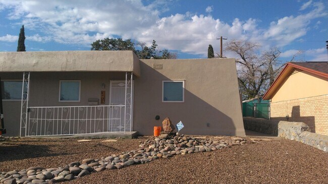 Foto del edificio - 4737 Tropicana Ave