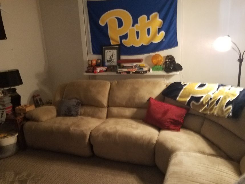 Living Room - 318 York Way