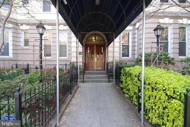 Foto del edificio - 1300 Massachusetts Ave NW