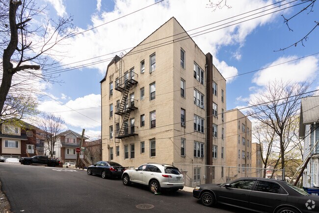 Building Photo - 45 Avon Pl