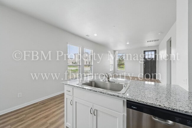 Building Photo - 2092 Dena Dr