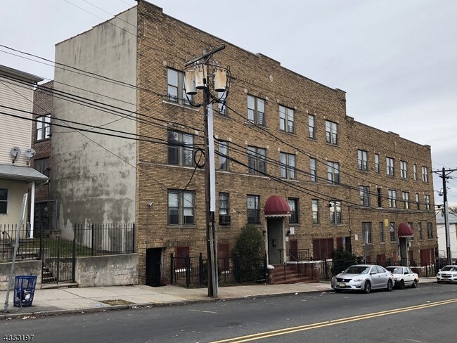 Building Photo - 293 Hawthorne Ave