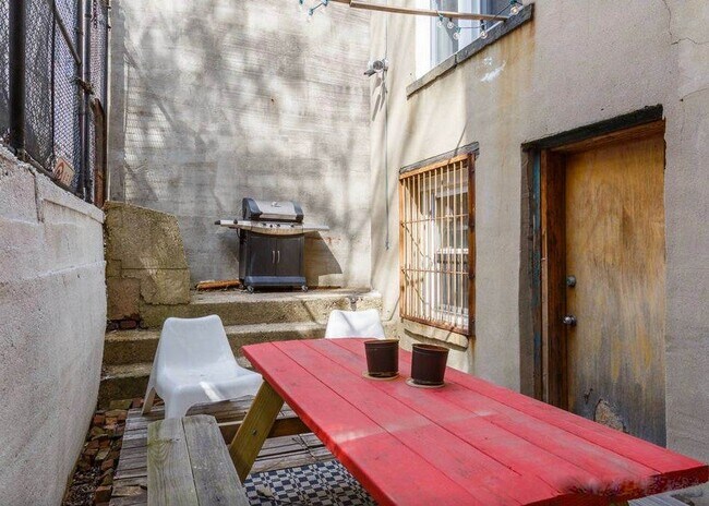 Building Photo - 315 3rd St